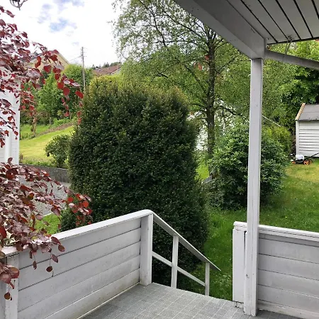 # 1 Mountain View With Free Street Parking 卑爾根