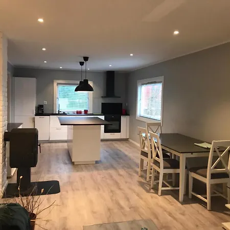 # 1 Mountain View With Free Street Parking برغن